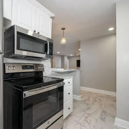 11G-2Br/2B Atl Walk2 America Mart, Parking